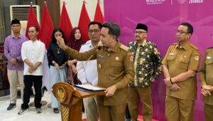 Bupati Jember Gus Fawait dan jajaran OPD Pemkab Jember saat Press Conference (Foto: Ambang/Pelitaonline.co)