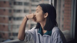 Quarter Life Crisis, Anak Muda, Kesehatan Mental, Karier, Media Sosial, Ketidakpastian, Pengembangan Diri