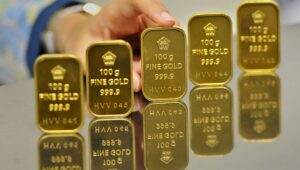logam mulia Antam, harga emas Antam, investasi emas, tren emas 2025, emas batangan