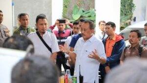 Cak Ji, Armuji, TikTok viral, pemimpin responsif, Surabaya, media sosial, kepemimpinan digital