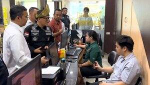 Wamenaker, sidak perusahaan, penahanan ijazah, Noel Gerungan, ketenagakerjaan, viral, Pekanbaru