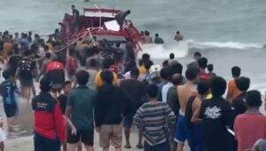 Kapal Karam, Pulau Tikus, Tragedi Bengkulu, Wisata Bahari, Keselamatan Pelayaran