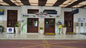 Stasiun Jember yang merupakan bangunan cagar budaya milik PT KAI Daop 9 (Foto: Ambang/Pelitaonline.co)