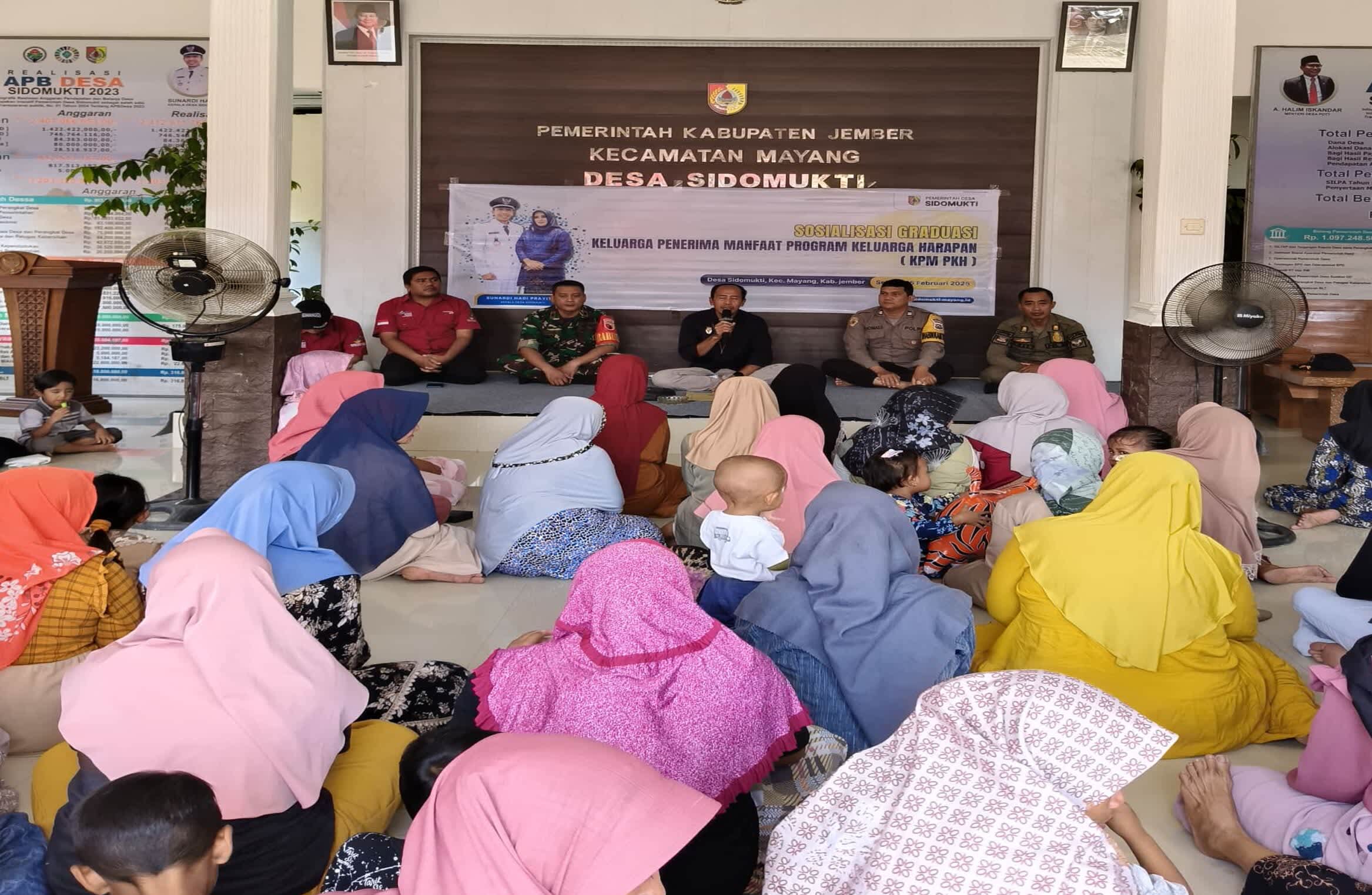 Sosialisasi Proses Graduasi Bantuan Keluarga Penerima Manfaat di Desa Sidomukti