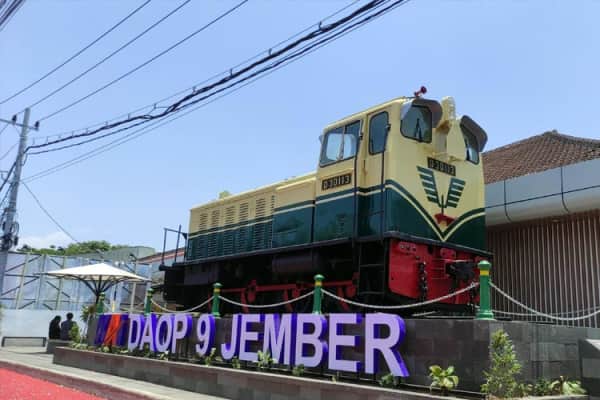 Sejarah Kereta Api di Kabupaten Jember: Dari Rel Pertama, Termasuk Terowongan Garahan