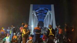 Daop 9 Jember melakukan proyek penggantian jembatan kereta