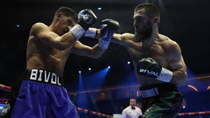 Bivol Taklukkan Beterbiev dengan Kecerdasan Teknis, Rekor KO 20 Tahun Punah!