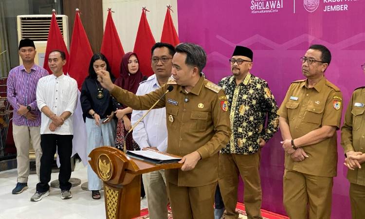 Bupati Jember Gus Fawait dan jajaran OPD Pemkab Jember saat Press Conference (Foto: Ambang/Pelitaonline.co)
