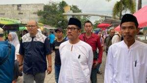 Wabup Djoko saat kunjungan ke Bazar Ramadhan di Jember (Foto: Ambang/Pelitaonline.co)