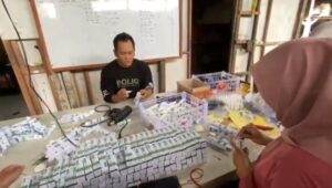 Sentra usaha tempurung kelapa yang dijadikan obat herbal (Foto: Ambang/Pelitaonline.co)