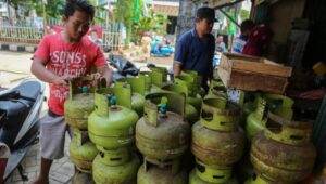Kontroversi LPG 3 Kg, Harga Gas Melon Naik, Kebijakan LPG 2025, Distribusi LPG 3 Kg, Subsidi Gas Melon, LPG 3 Kg Langka, Prabowo Gibran LPG