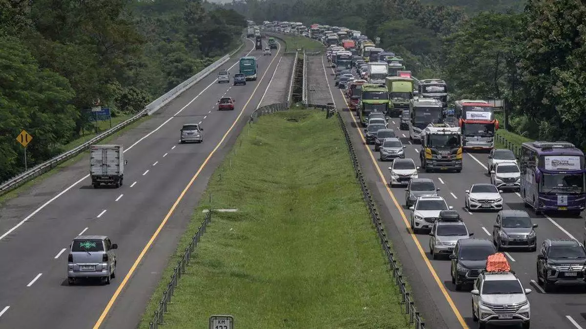 lokasi contraflow mudik, mudik Lebaran 2025, contraflow tol Trans Jawa, jadwal contraflow, tips aman contraflow, kemacetan mudik, rekayasa lalu lintas