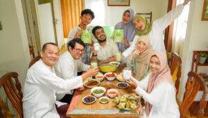 Ramadan, puasa, pola makan sehat, sahur, berbuka, kesehatan, nutrisi, hidrasi, metabolisme, detoksifikasi, energi, gula darah, diet sehat