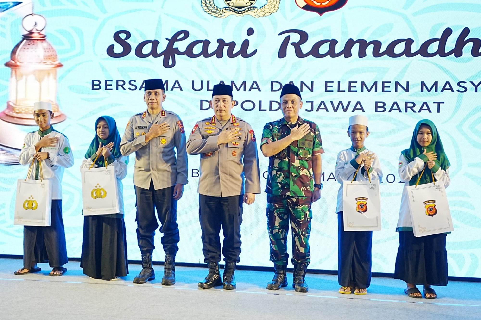 Safari Ramadhan 2025, kegiatan Ramadhan, silaturahmi Ramadhan, bantuan sosial, Kapolri Safari Ramadhan, Safari Ramadhan Indonesia, tradisi Ramadhan