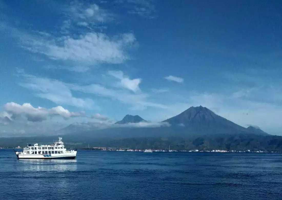 gelombang tinggi, cuaca ekstrem, BMKG, perairan Indonesia, perubahan iklim, keselamatan maritim, bencana alam, Berita Terkini