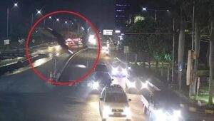 BMW Terjun dari Tol Gresik, Kecelakaan Tol Gresik, Google Maps Salah Arah, Teknologi Navigasi, Keselamatan Berkendara
