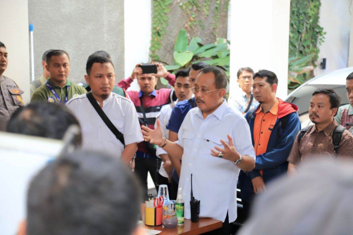 Cak Ji, Armuji, TikTok viral, pemimpin responsif, Surabaya, media sosial, kepemimpinan digital