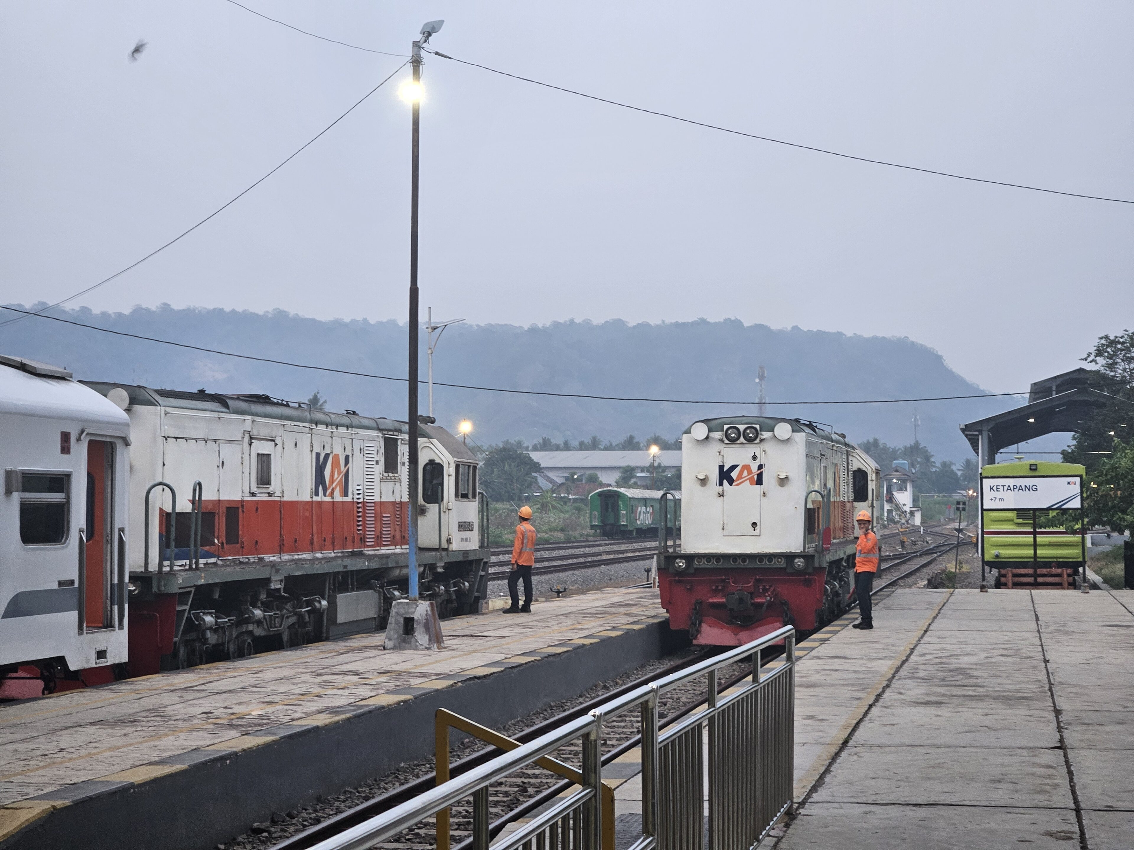 Foto Istimewah Proses Lansir Lokomotif CC201 di Stasiun Ketapang Banyuwangi (22/11/24) By.Cak Ulil