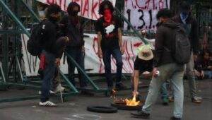 Kericuhan Demo di DPRD Jawa Tengah (Foto: Istimewa)