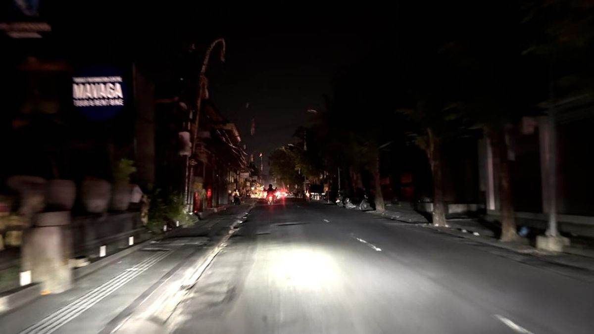 mati listrik massal di Bali, blackout Bali, PLN Bali, kabel bawah laut, energi terbarukan, infrastruktur listrik