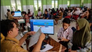 Syarat masuk SMP lewat jalur prestasi, jalur prestasi, PPDB 2025, prestasi akademik, prestasi non-akademik, tips lolos PPDB