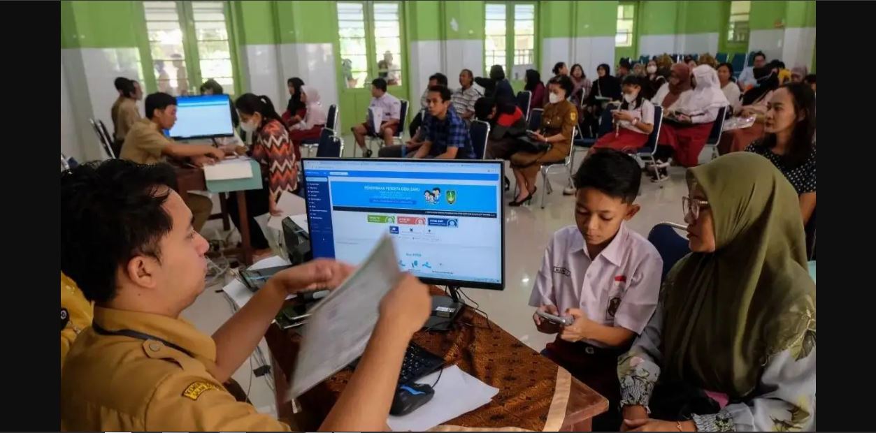 Syarat masuk SMP lewat jalur prestasi, jalur prestasi, PPDB 2025, prestasi akademik, prestasi non-akademik, tips lolos PPDB
