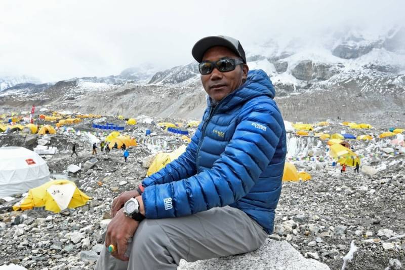 Foto Sherpa Kami Rita 31 Kali Mendaki Puncak Everest Rekor Dunia