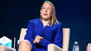 Hester Peirce, komisaris Komisi Sekuritas dan Bursa AS (SEC), berbicara selama DC Blockchain Summit di Washington, D.C., pada Selasa, 24 Mei 2022.