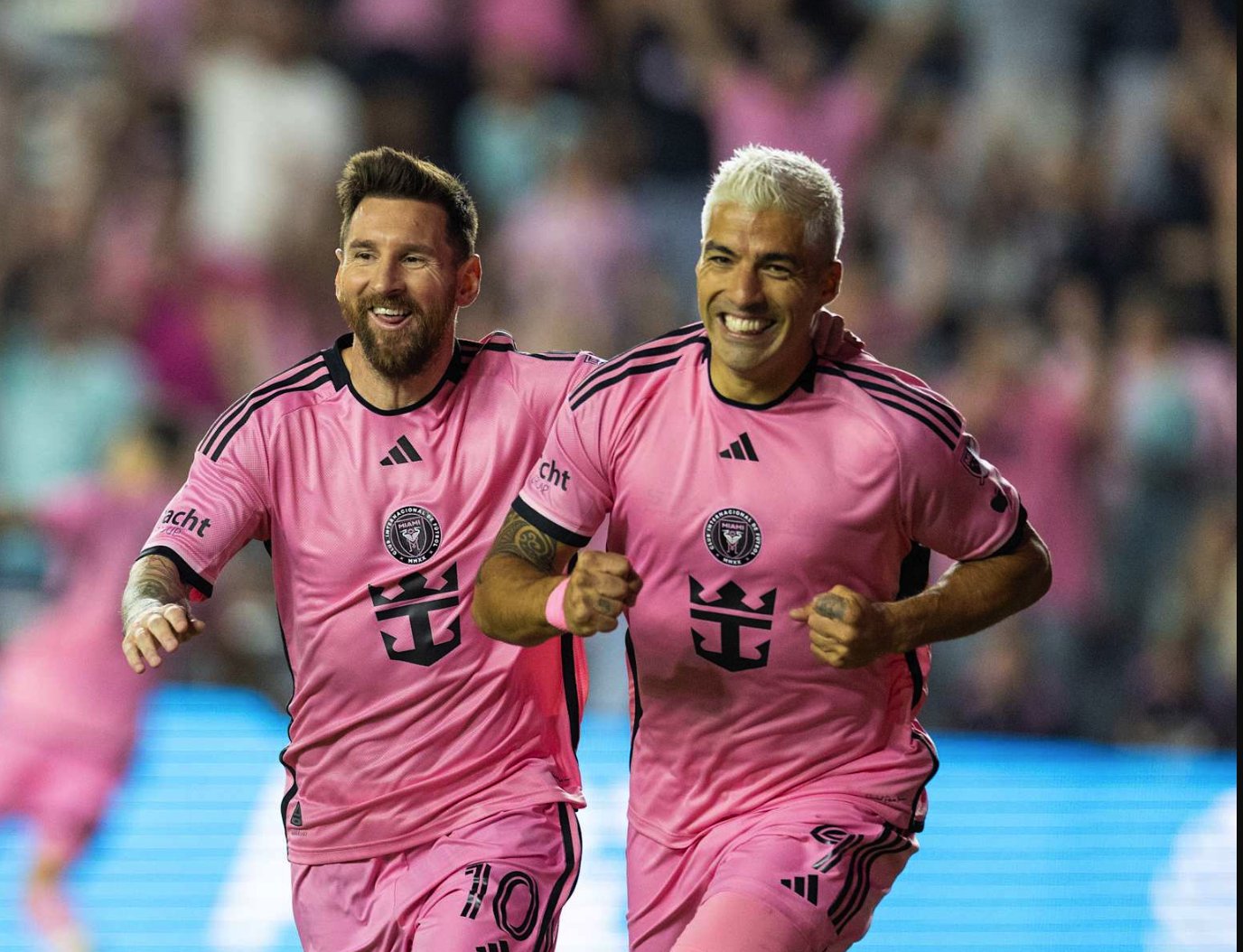 Lionel Messi merayakan gol Luis Suarez untuk Inter Miami CF (2) selama putaran pertama pertandingan playoff MLS 2024 melawan Atlanta United FC (1) di Chase Stadium pada 25 Oktober 2024 di Fort Lauderdale, Florida, AS. (Foto oleh Simon Bruty/Anychance/Getty Images)