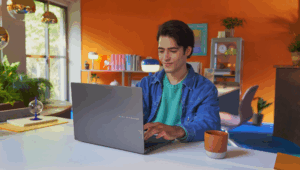 Setup kerja freelancer laptop AI 2025 ASUS Vivobook S14 coworking space