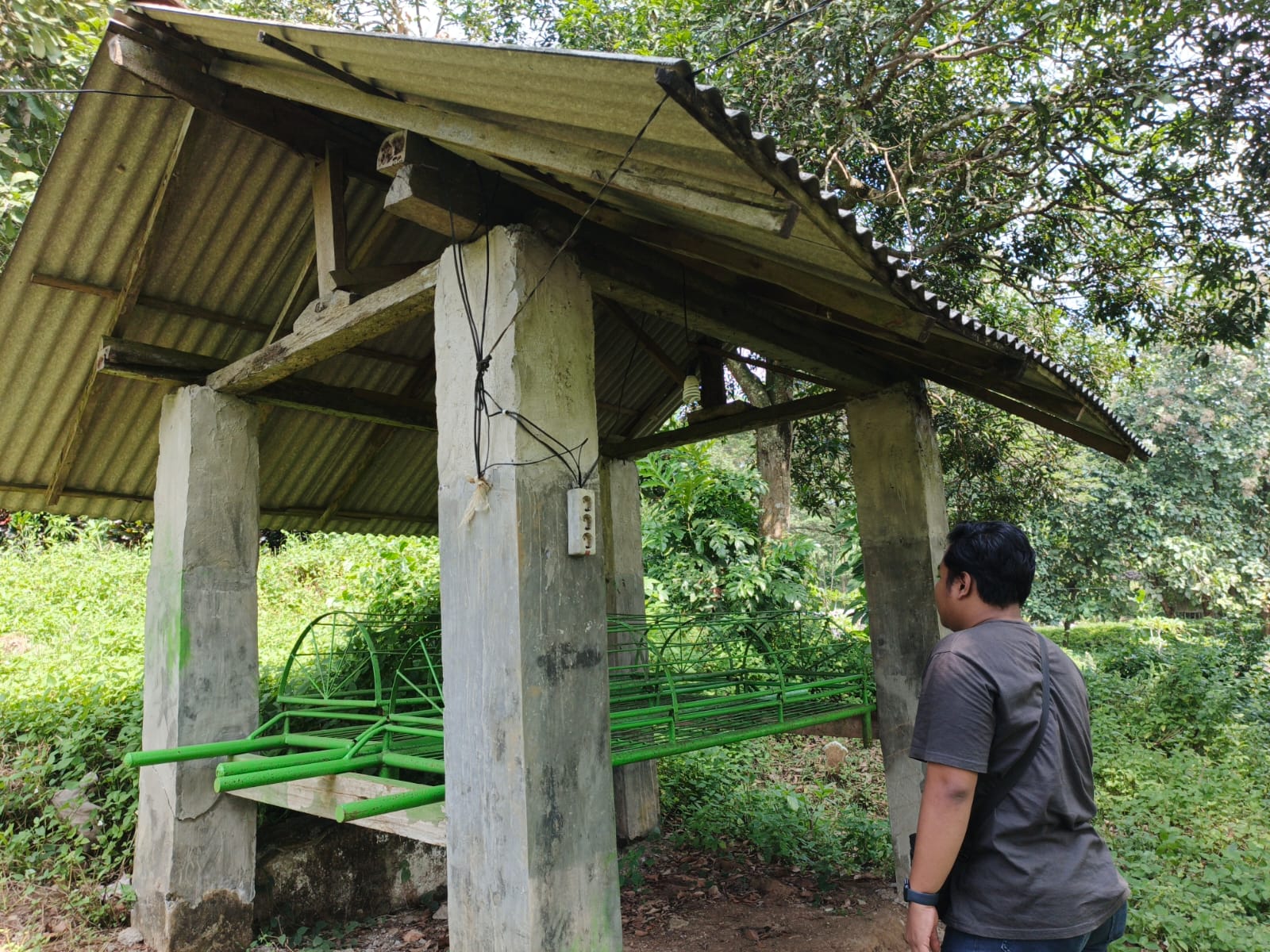 Keranda yang bergerak sendiri di Jember (Foto: Ambang/Pelitaonline.co)