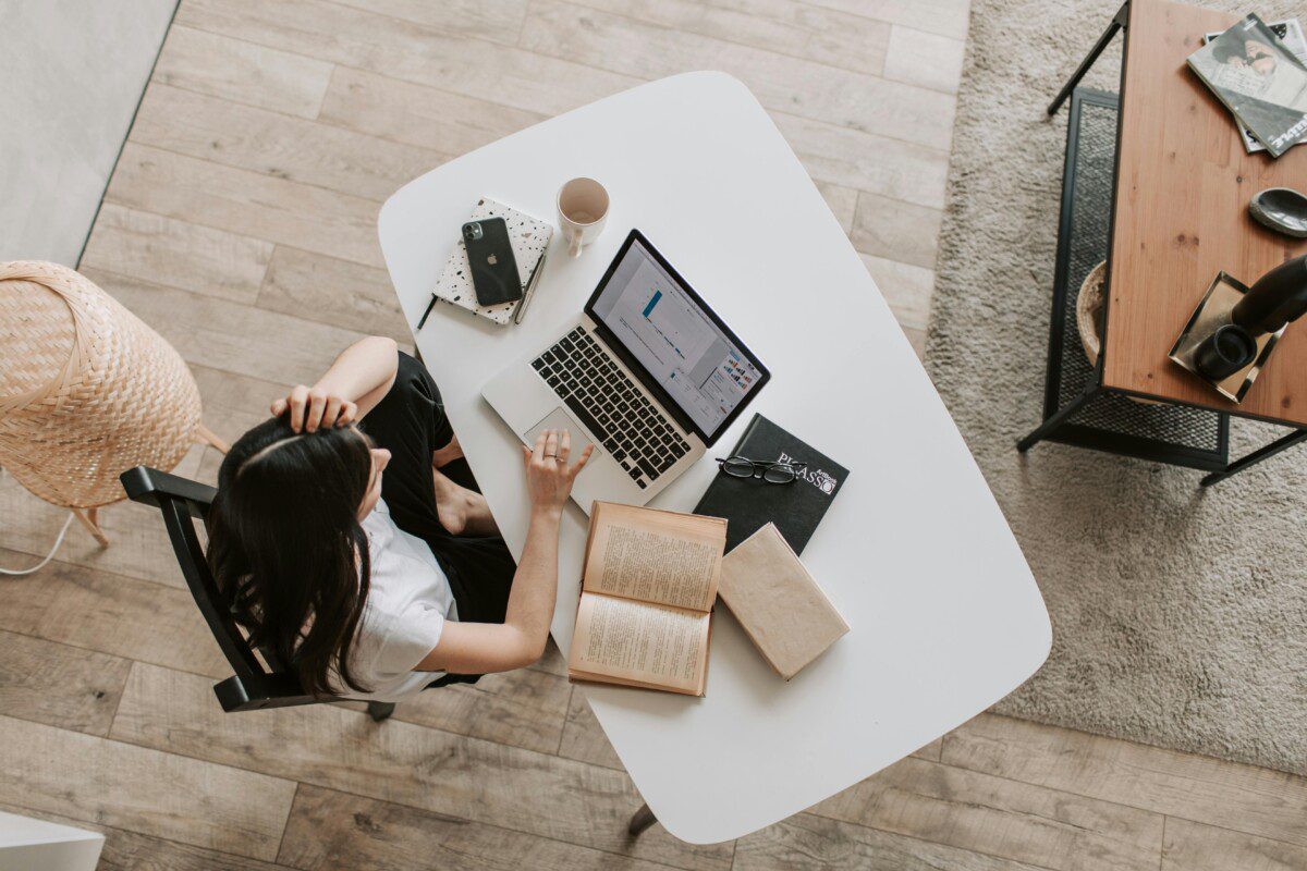 Freelancer Sukses, Kerja dari Rumah, Karier Freelance, Personal Branding, Manajemen Waktu, Harga Freelancer