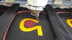 bordir baju, apa itu bordir baju, seni bordir, tren fashion 2025, personalisasi pakaian, bordir tangan, bordir mesin, fashion custom