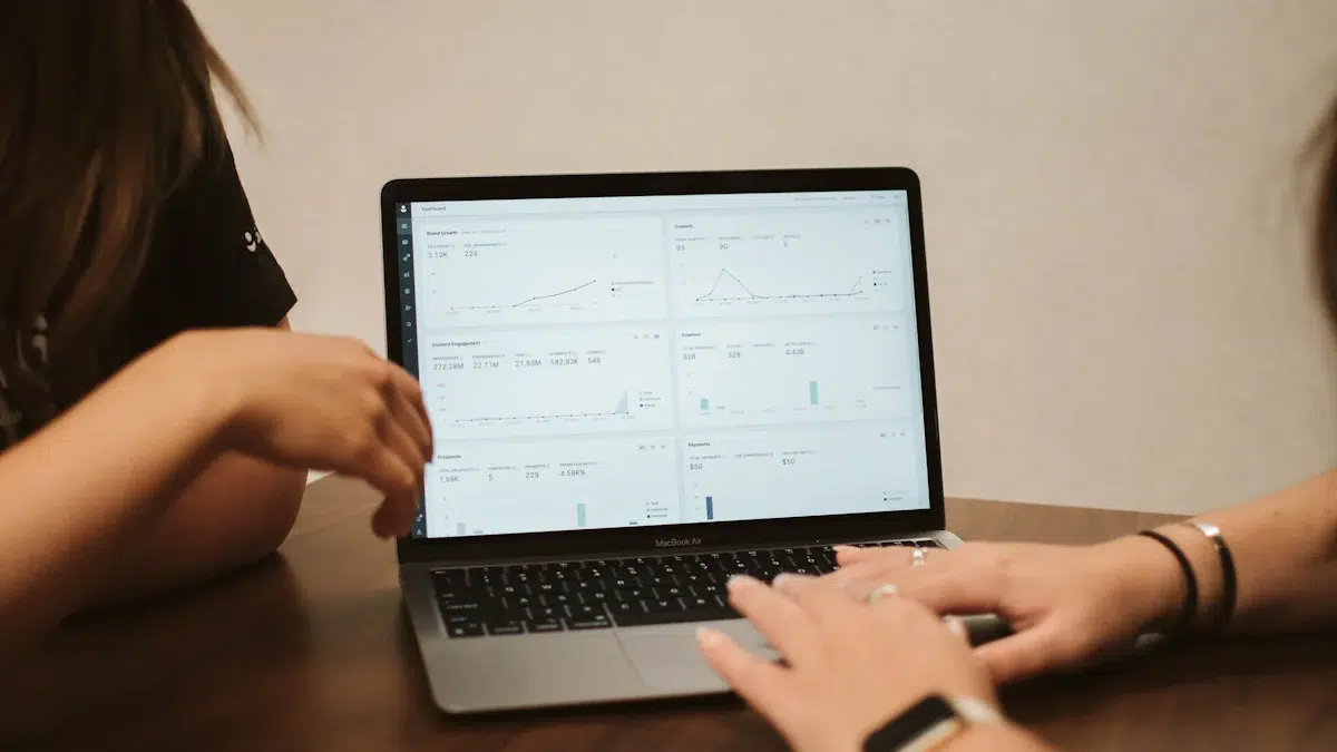 apa itu prediktif, prediksi data, analisis prediktif, teknologi prediktif, machine learning, prediktif bisnis, data science, AI prediktif, tren analitik