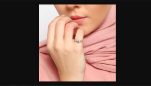 arti cincin di jari kelingking, cincin kelingking, makna cincin, tren perhiasan, simbol cincin, fashion 2025, budaya cincin, gaya modern