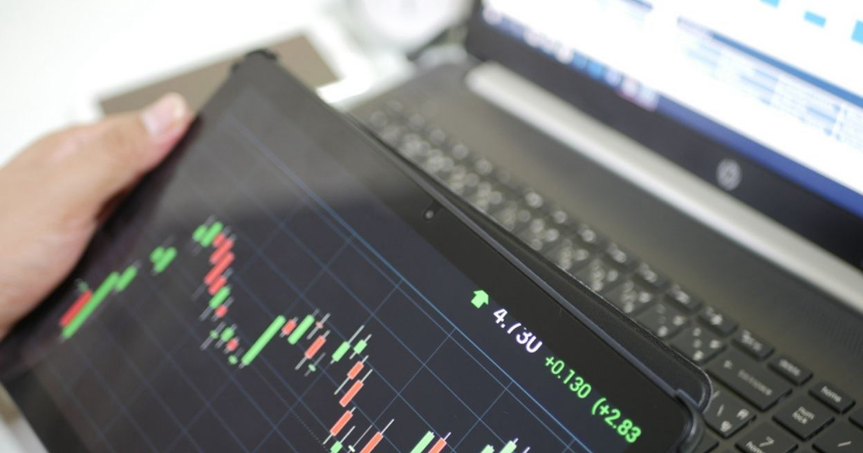 hukum trading dalam islam, trading halal, trading syariah, forex syariah, saham syariah, kripto halal, muamalah islam, fatwa MUI trading, akun syariah