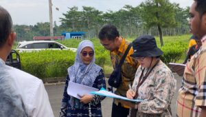 Majelis Hakim saat Sidang pemeriksaan setempat di Perumahan Argopuro Jember (Ambang/Pelitaonline.co)