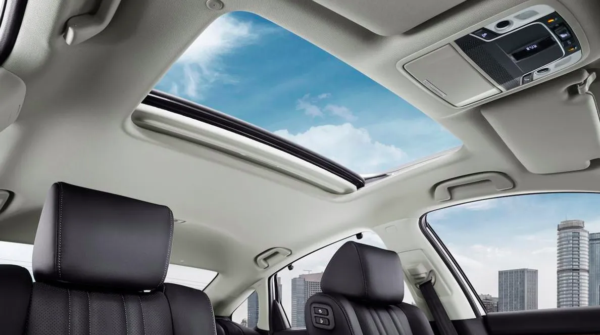 kaca atas mobil disebut, sunroof, moonroof, panoramic roof, fitur mobil, perawatan sunroof, tren otomotif, mobil modern, teknologi mobil