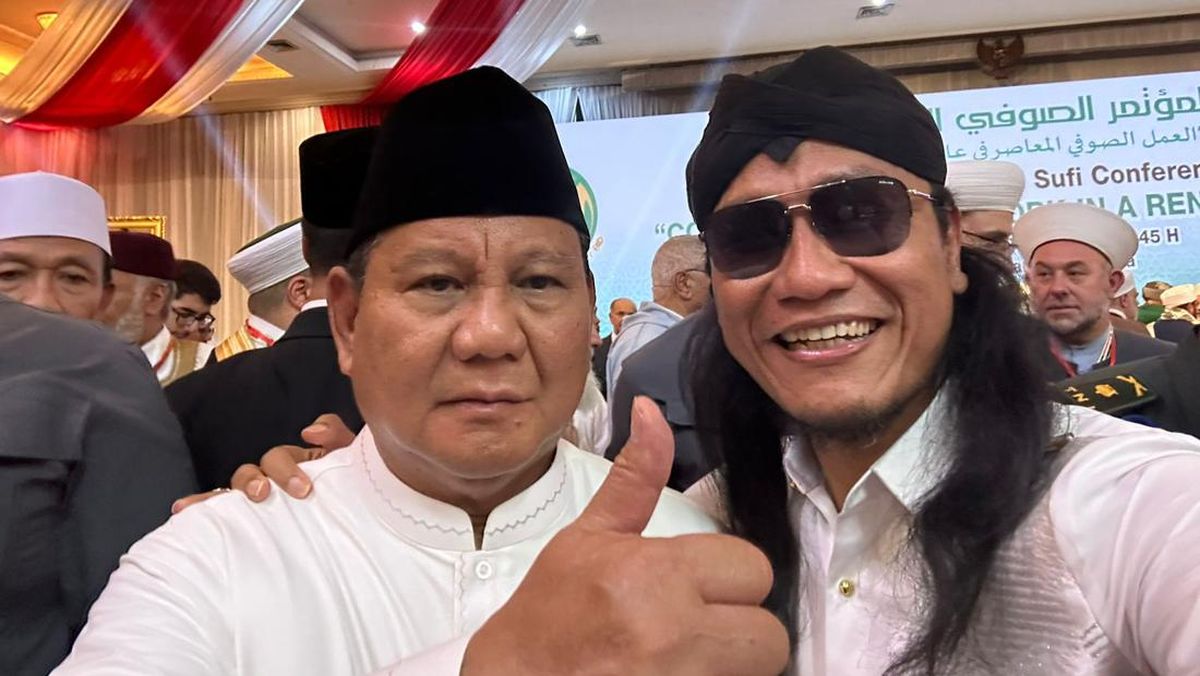 Gus Miftah, Kontroversi Gus Miftah, Prambanan Bersholawat, Ponpes Ora Aji, Penganiayaan Santri, Dakwah Kontroversial, Media Sosial, Candaan Pedagang, Politik