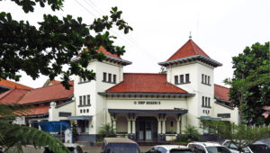 SMP terbaik di Bandung, sekolah menengah Bandung, pendidikan Bandung, SPMB 2025, SMP negeri Bandung, SMP swasta Bandung, akreditasi sekolah, prestasi akademik