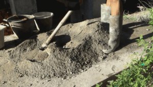 semen dari tanah cadas, bahan bangunan ramah lingkungan, inovasi konstruksi, semen alternatif, tanah cadas, pembangunan berkelanjutan, material lokal, semen eco-friendly