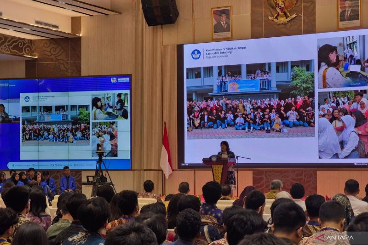 Wakil Menteri Pendidikan Tinggi, Sains, dan Teknologi (Wamendiktisaintek) Stella Christie, dalam kegiatan Pembekalan Penerima Beasiswa Indonesia Maju (BIM) angkatan IV dan Beasiswa Garuda 2025 di Jakarta, Senin (16/6/2025)