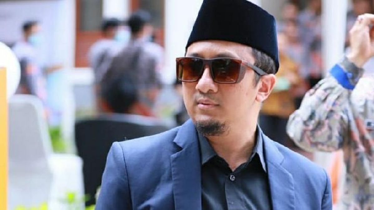 10 amalan Yusuf Mansur, Yusuf Mansur, amalan harian, sedekah subuh, Al-Waqiah, sholat Dhuha, dzikir pagi, ayat 1000 dinar, silaturahmi