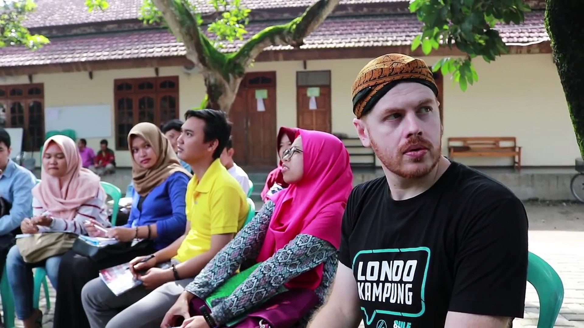 asal kata bule, sejarah bule, makna bule, budaya Indonesia, istilah bule, kolonialisme, budaya pop, bahasa Indonesia, stereotip bule