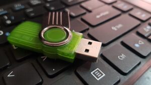 cek flashdisk palsu, flashdisk asli, kapasitas flashdisk, tips beli flashdisk, H2testw, flashdisk murah, verifikasi flashdisk, teknologi penyimpanan, hindari penipuan