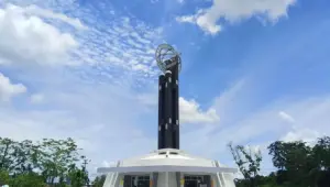 Tugu Khatulistiwa Depok