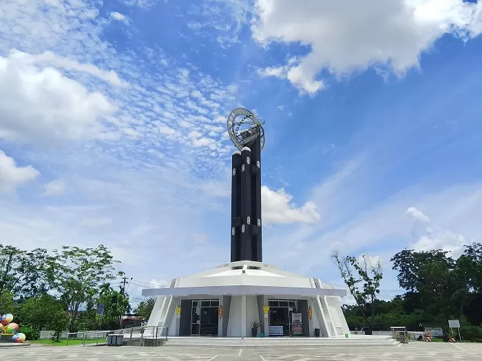Tugu Khatulistiwa Depok