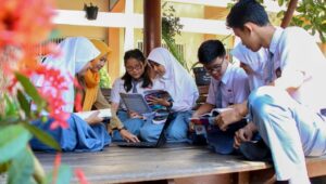 hak sebagai pelajar, pendidikan Indonesia, hak siswa, Kurikulum Merdeka, perlindungan pelajar, fasilitas sekolah, perundungan, kebebasan berpendapat, teknologi pendidikan