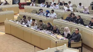 Rapat Komisi II DPR RI dengan Komisi Pemilihan Umum (KPU) RI dan Badan Pengawas Pemilihan Umum (Bawaslu) RI di kompleks parlemen, Senayan, Jakarta, Senin (7/7/2025). ANTARA/Melalusa Susthira K.