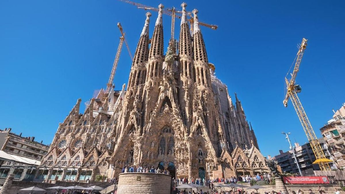 Madrid, ibu kota Spanyol, wisata Spanyol, budaya Madrid, kuliner Madrid, sejarah Madrid, Prado Museum, Plaza Mayor, kehidupan malam Madrid